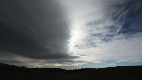 Dunkle-Wolke-Und-Sonne