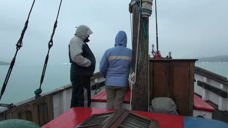 Grönland-Eisfjord-Auf-Touristenboot-S