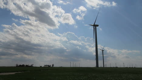 Kansas-Molinos-De-Viento-Y-Nubes-C