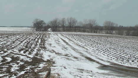 Minnesota-Frühlingsschnee-In-Feldern-P.