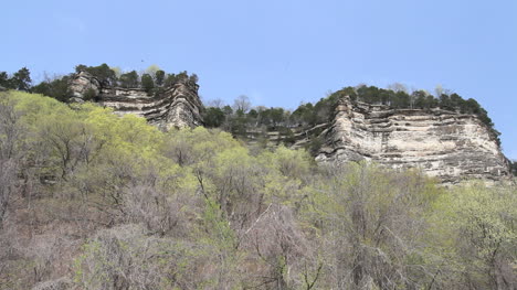 Missouri-River-line-of-bluffs-c