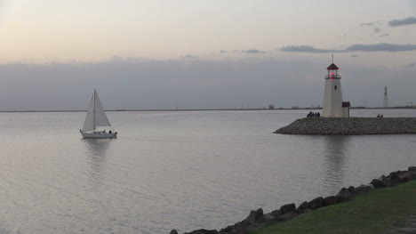 Oklahoma-Lake-Hefner-sailboat-&-lighthouse-s1