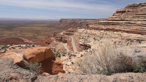 Utah-road-up-Cedar-Mesa-with-rocks-and-plants
