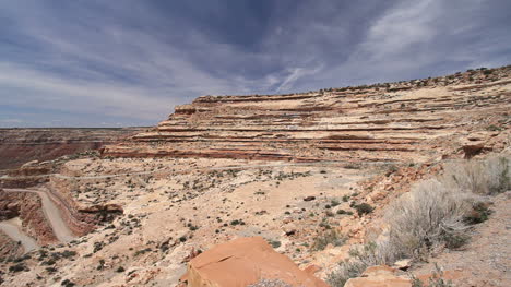 Utah-Road-Up-Cedro-Mesa-Con-Nube