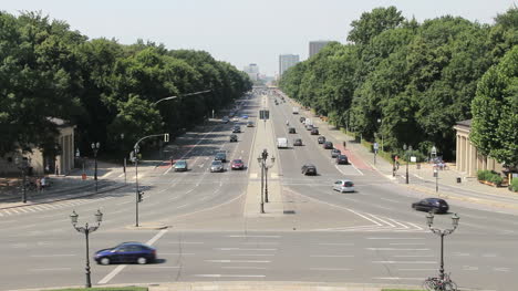 Berlín-Siegessaule-(columna-De-La-Victoria)-Vista-Oeste-Abajo-Strase-Des-17-De-Junio