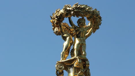 Alemania-Berlín-Tiergarten-Querubín-De-Oro-Escultura-Encima-Del-Monumento