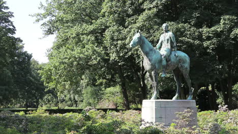 Alemania-Berlín-Tiergarten-Mujer-A-Caballo-Estatua