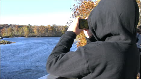 Maryland-Boy-In-Hood-Fotografiert-Potomac-River-4k