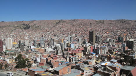 Vista-De-La-Ciudad-De-La-Paz-Con-Casas-En-La-Colina-C