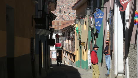 La-Paz-Back-Street-Paar-Reden-C