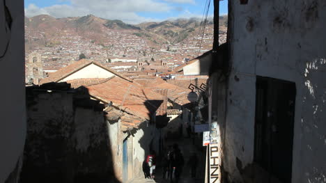 Cusco-Dächer-Auf-Dem-Hügel-Hinter-Der-Straße-C