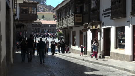 Cusco-Straße-Mit-Balkon-S