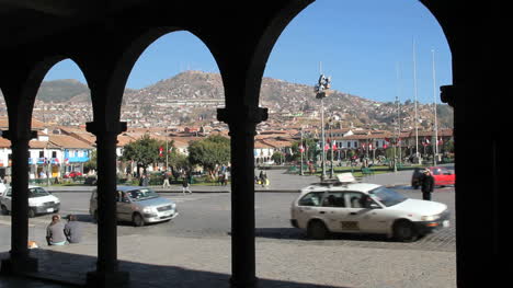 Cusco-Verkehr-Und-Plaza-C