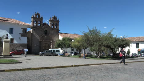 Cusco-Kirche-Und-Straße