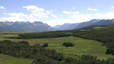Canada-Alberta-Rocky-Mountains-from-plains-s