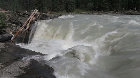Canadian-Rockies-Jasper-NP-Athabasca-Falls-plunging-c