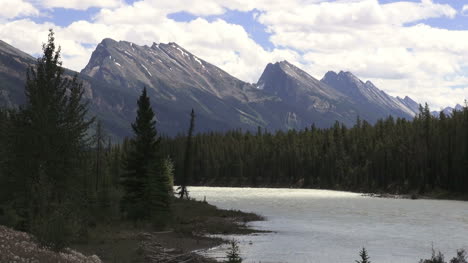 Canada-Icefields-Parkway-Athabasca-River-with-stark-mountains-s