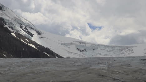 Kanada-Athabasca-Gletscher-Bewegte-Wolken-S