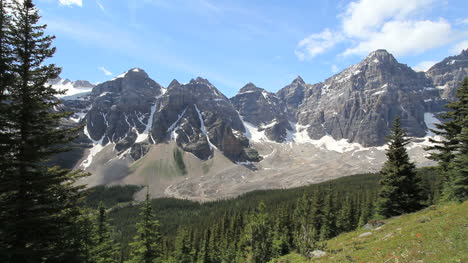 Montañas-Rocosas-Canadienses-Banff-Escarpadas-Montañas-Desde-El-Sendero-Del-Lago-Eiffel