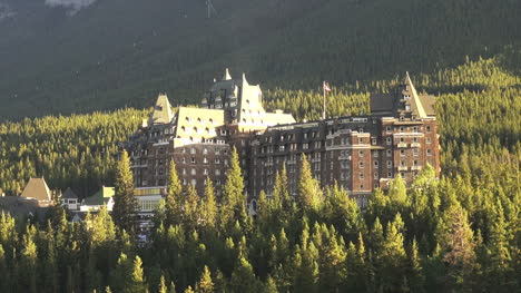 Kanada-Banff-Springs-Hotel-Im-Wald