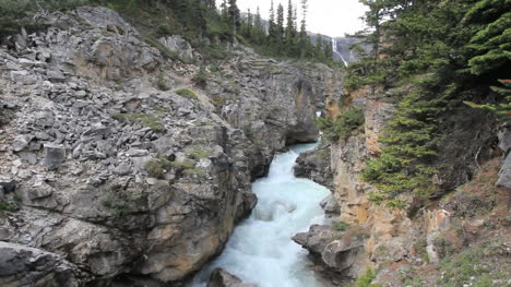 Canada-Icefields-Parkway-Banff-Bow-Falls