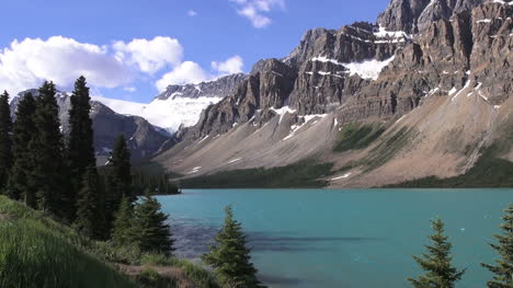 Canada-Icefields-Parkway-Bow-Lake-view-s