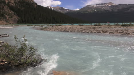 Canada-Icefields-Parkway-rushing-waters-at-Bow-Lake