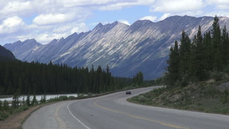Canada-Icefields-Parkway-mountian-vista-with-road-and-car-s