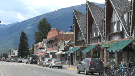 Kanada-Alberta-Jaspis-Connaught-Street-Spitzdächer