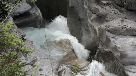 Kanada-Jaspis-Nationalpark-Bösartige-Schlucht-Rauschendes-Wasser-C