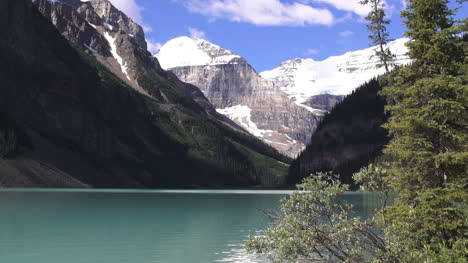 Canada-Alberta-Lake-Louise-surrounding-mountains