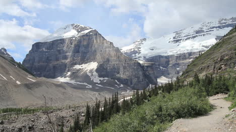 Canadian-Rockies-Banff-Trail-Por-Encima-De-La-Línea-De-árboles