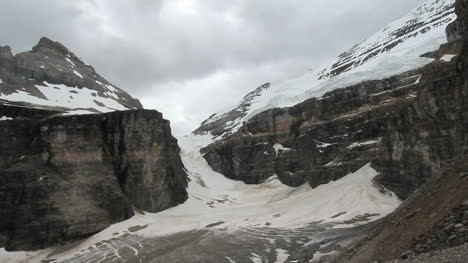Kanadische-Rockies-Eisfelder-Gletscherzunge