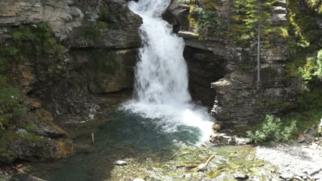 Canada-Waterton-Lake-NP-Vlakifton-Falls-close-view