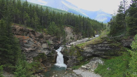 Canada-Waterton-Lakes-NP-Vlakifton-Falls