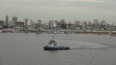 Manaus-Amazonas-Fluss-Mit-Schlepper-S