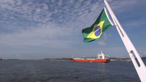 Amazonas-Flagge-Und-Schiff