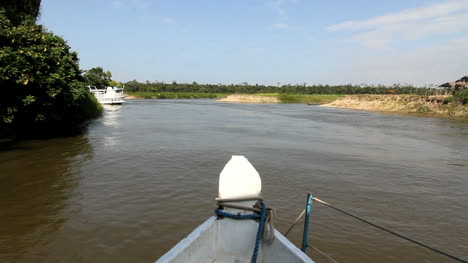 Brasilien-Amazonas-Backwater-In-Der-Nähe-Von-Santarem-Bug-Des-Bootes-C