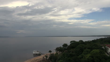 Brasilien-Rio-Negro-Und-Bewölkter-Himmel-Bei-Manaus-S