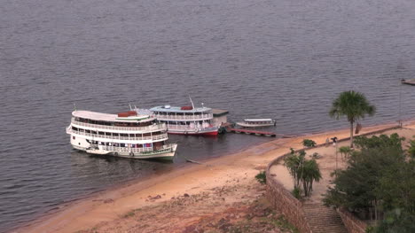 Brasilien-Rio-Negro-Flussboote-Bei-Manaus-S