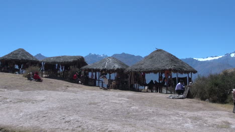 Peru-Montaña-View-Y-Mercado-De-Techo-De-Paja