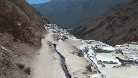 Peru-salt-pans-water-running-in-channels