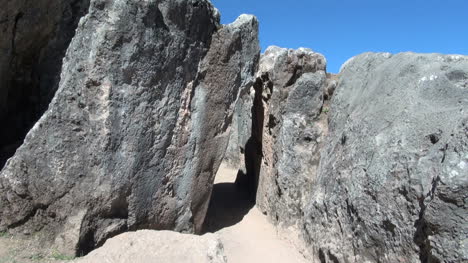 Peru-Quenko-leaning-slab-forms-doorway-2