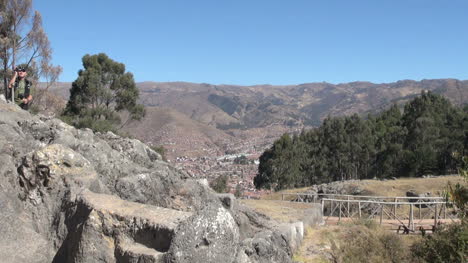 Peru-Quenko-ruins-with-Cusco-beyond-s
