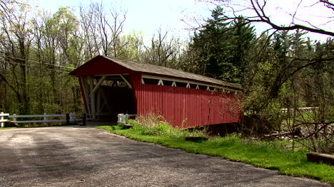 Ohio-überdachte-Brücke-Seitenansicht