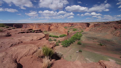 Arizona-Canyon-De-Chelly-Stream-Y-Valle-Desde-El-Mirador-De-Tsego