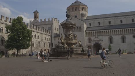 Trento,-Italia---Piazza-Duomo---Plaza-Del-Duomo---Plaza-De-La-Catedral