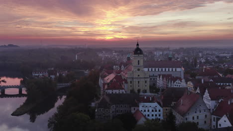 Unglaublicher-Sonnenaufgang-über-Neuburg-An-Der-Donau,-Deutschland-1