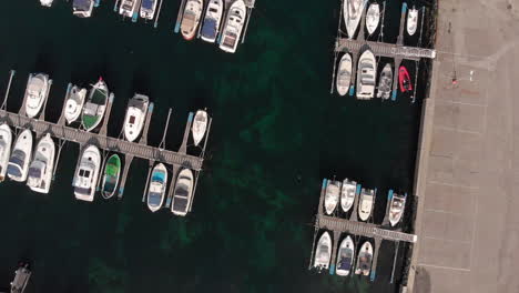 Aerial-footage-of-small-boat-harbour-in-Haugesund,-Norway-2