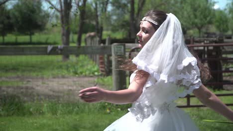 Spinning-bride,-in-slow-motion,-in-the-countryside-and-on-a-bright-day